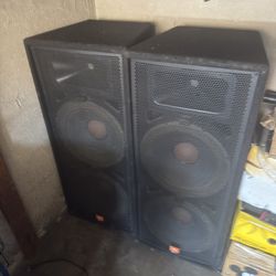 2 Jbl JRX100 Speakers