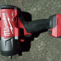 Milwaukee M18 Fuel High Torque Impact 