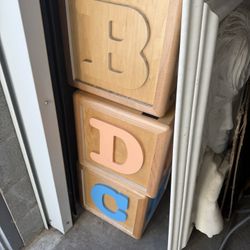 VTG set of 6 wooden alphabet blocks One has figure attached 