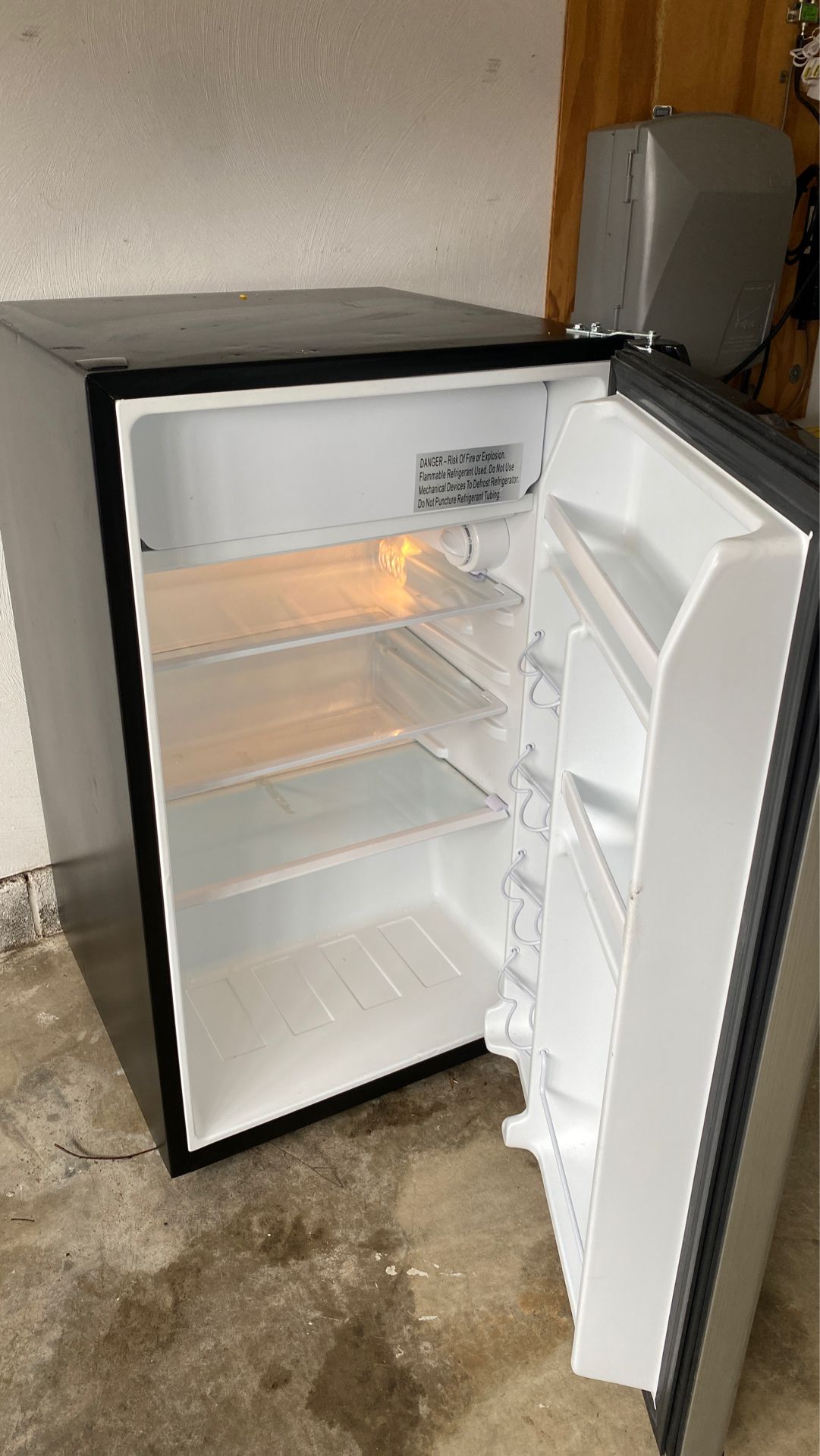 Galanz mini refrigerator
