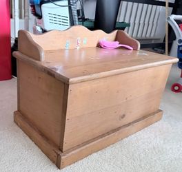 FREE Wooden Toy Box Storage Chest