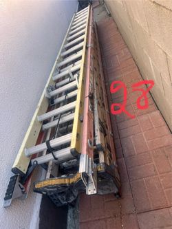 Escalera de 28 pies de fibra de vidrio perfectas, condiciones muy barata