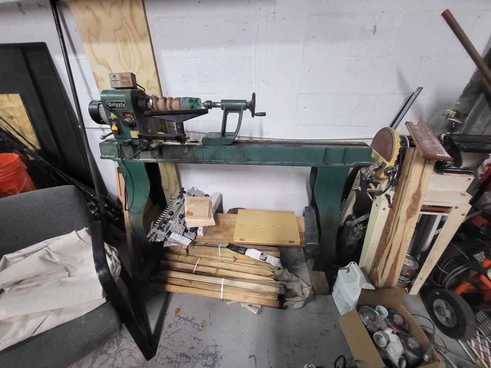 Grizzly Wood Lathe