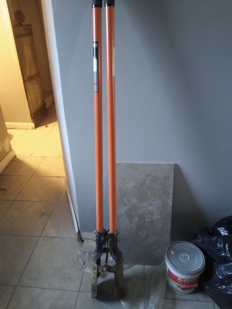 Ridget Post Hole Digger