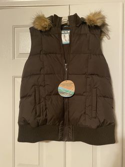 Old Navy Brown Puffer Vest. Size Medium Maternity 