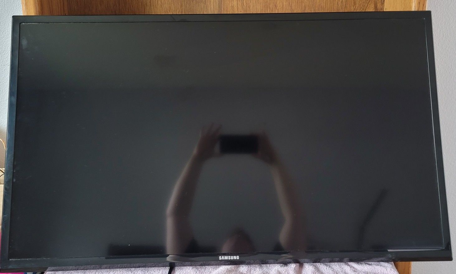 40 Inch Samsung TV, With Cable