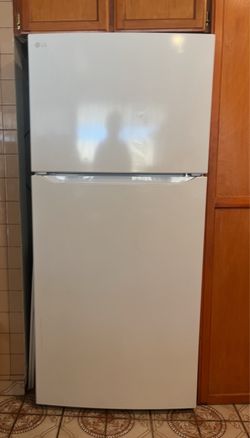 LG Refrigerator $195