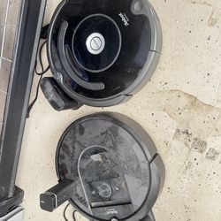 2 iRobot Roomba Robot Vacuum