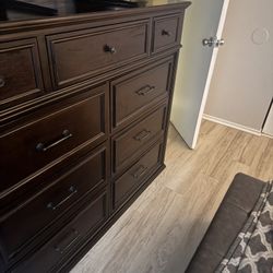 Dresser Heavy Wood 