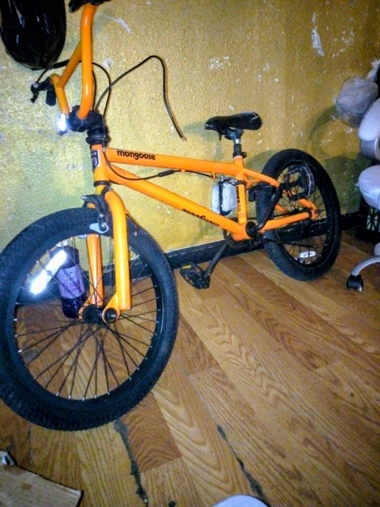 MONGOOSE BMX BIKE