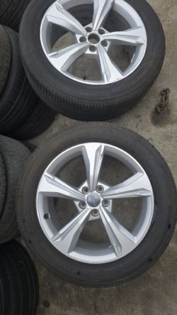 2020 Audi Q5 Premium Plus Wheels Pair With 90% Tires