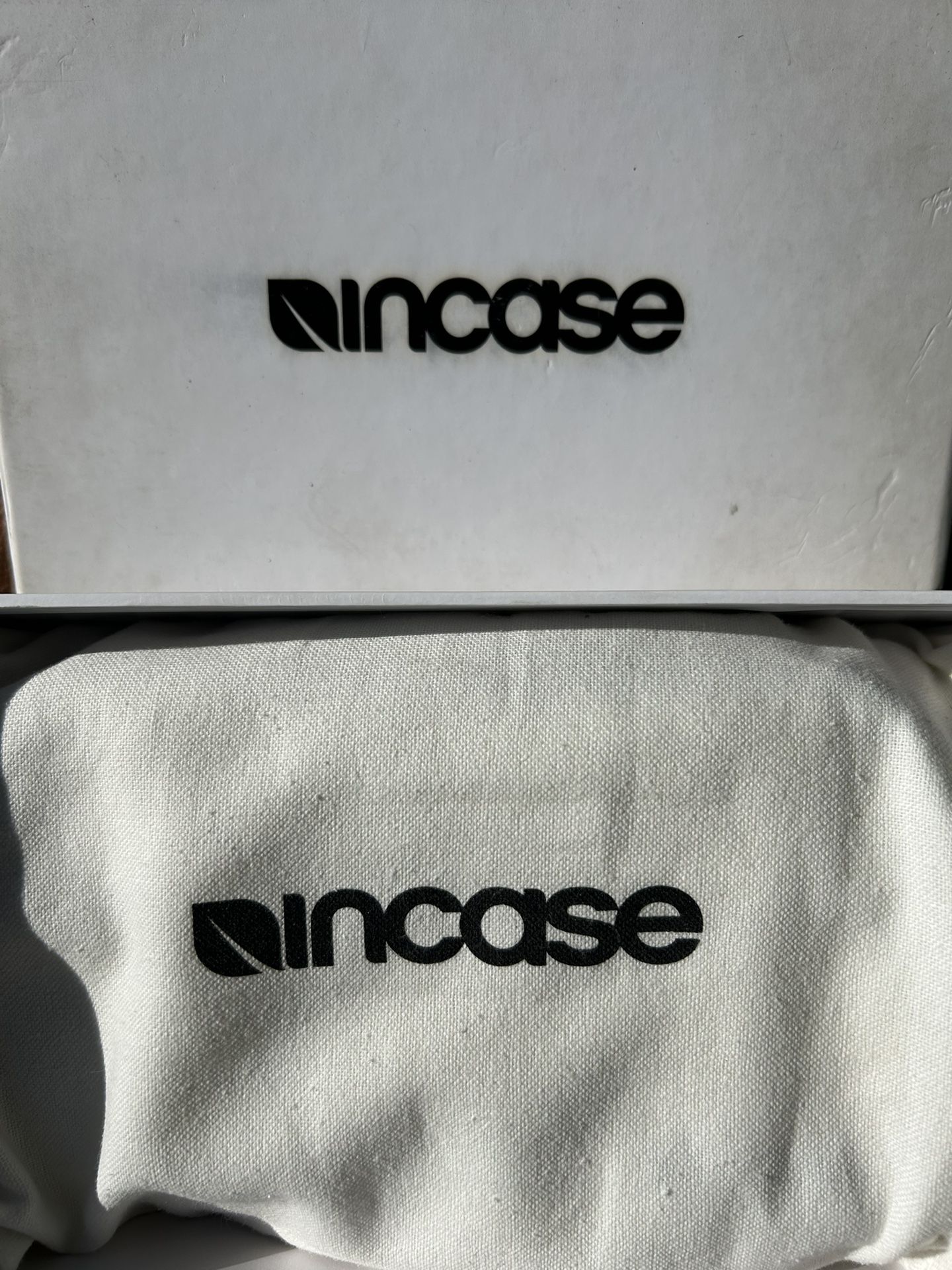 RARE Incase Pebbled Side Bag (White)