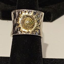 New Two Toned Sunflower Ring  Size 8