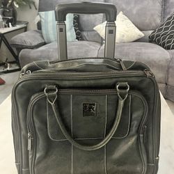 Kenneth Cole Reaction Travelers Bag With Wheels 