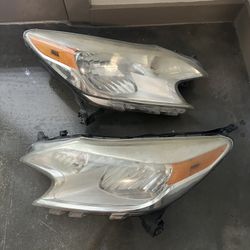 Headlights Nissan Versa Note 2015