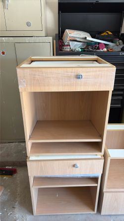 7 Garage cabinets tan (5 locked)