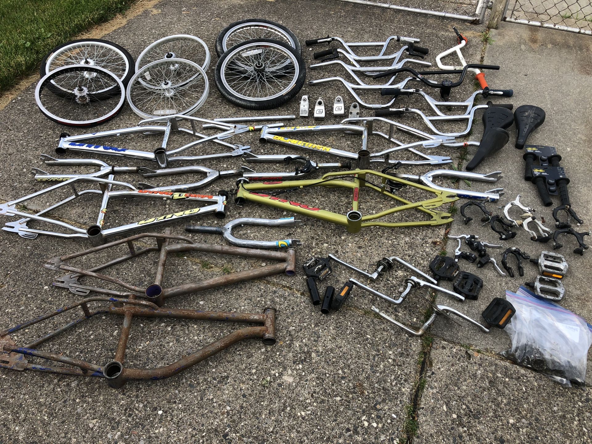 *PENDING*Pile Of Bike DYNO Bicycle GT Parts