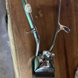 Manual clippers.