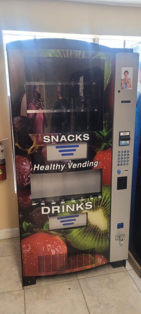 Naturals2Go Snack and Drink Vending Machine