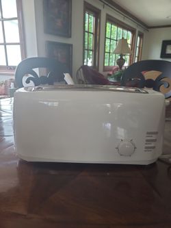 White toaster Elite Gourmet