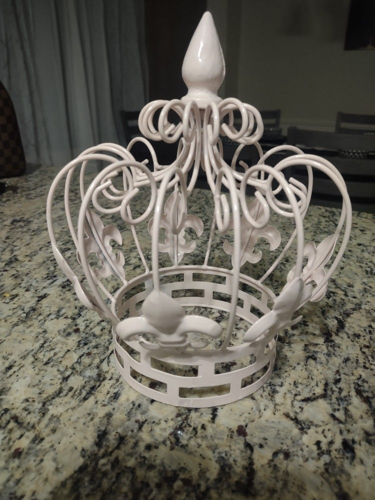 Metal Crown Decor