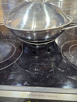 Wok with steamer grate and grill attachement