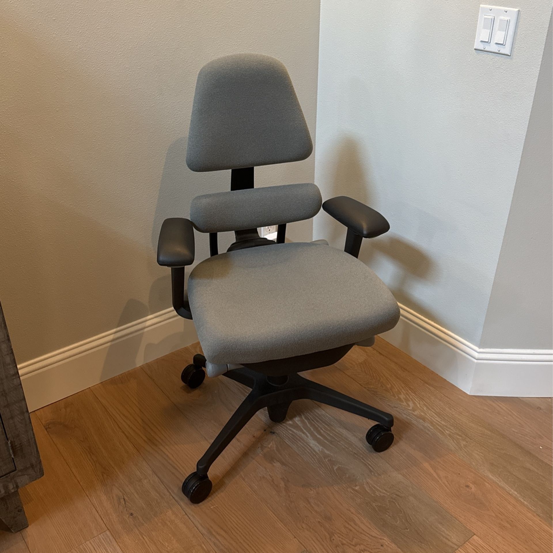 Anthros Desk Chair