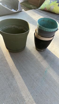 Plastic Plant Pots Set of 3.   Free