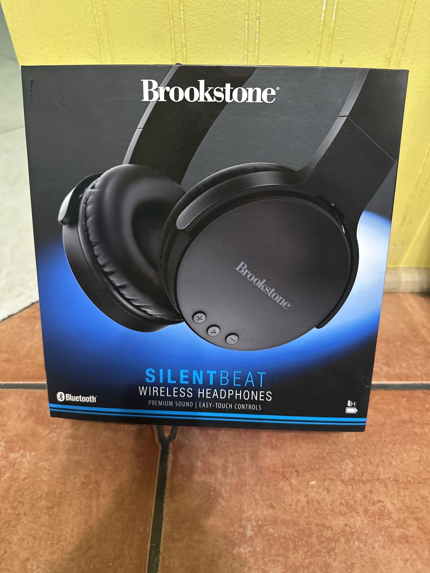 Brookstone Silent Beat Wireless Head Phones