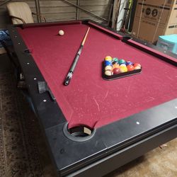 Pool Table 700 Obo  8x10 Brand  Is Unknown