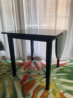 Dinning table with single leaf