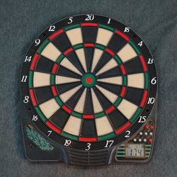 Halex 64302 Alpha LCD Dartboard 8 players 21 games 65 variations 13.75" board