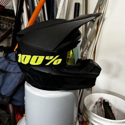 Fox V1 Helmet. Medium 