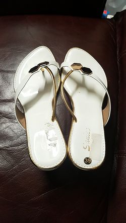 Sandal ( like a new)