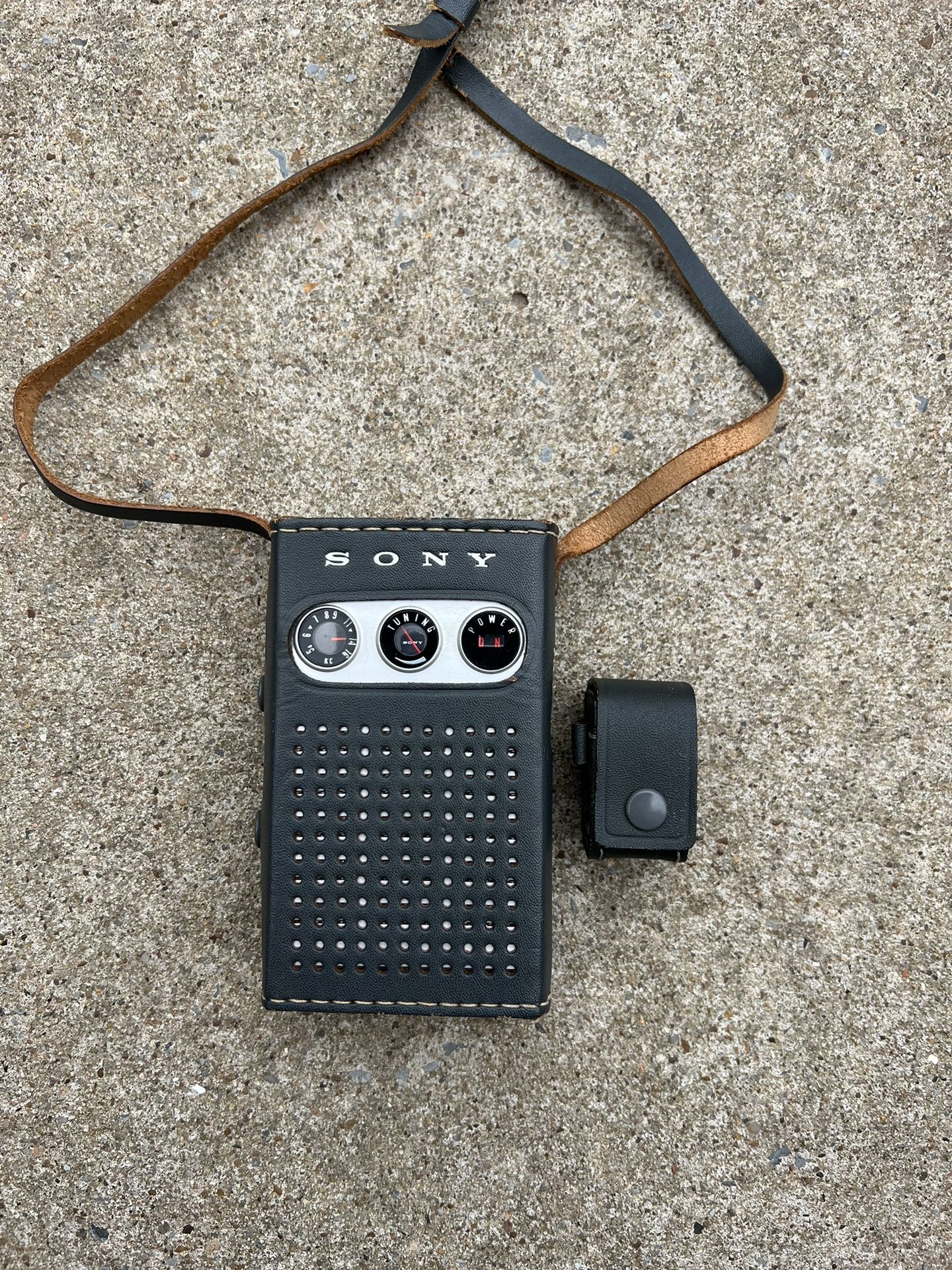 Vintage Sony Transistor Radio With Leather Case, Model TR-817, AM Band, 8 Transistors, Made In Japan, Circa 1962 for Sale in Lucas, TX - OfferUp Vintage Sony Transistor Radio With Leather Case, Model TR-817, AM Band, 8 Transistors, Made In Japan, Circa 1962 for Sale in Lucas, TX - OfferUp