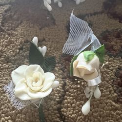 small porcelain flowers handmade for wedding or shower parties 