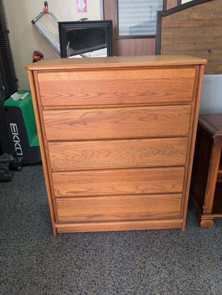 5 Drawer Dresser. Excellent Condition. $30 Firm