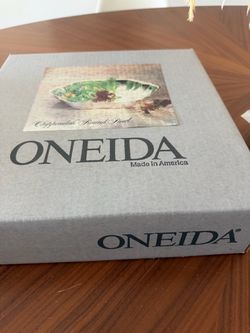 Oneida Chippendale Round Bowl
