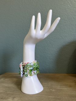 Wristband,crochet,https://offerup.com/redirect/?o=Y3J5c3RhbC5ncmVlbg==.