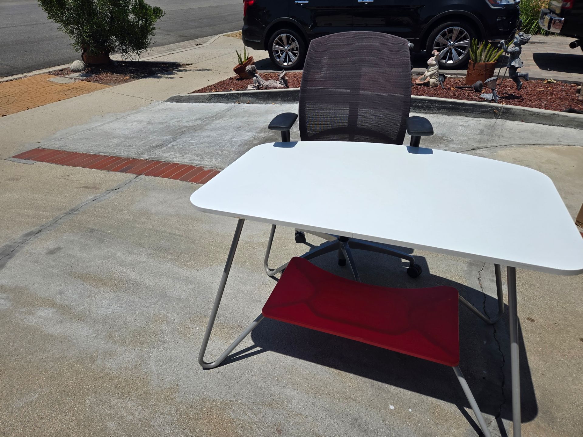 Desk with chairs for Sale in La Habra Heights, CA - OfferUp