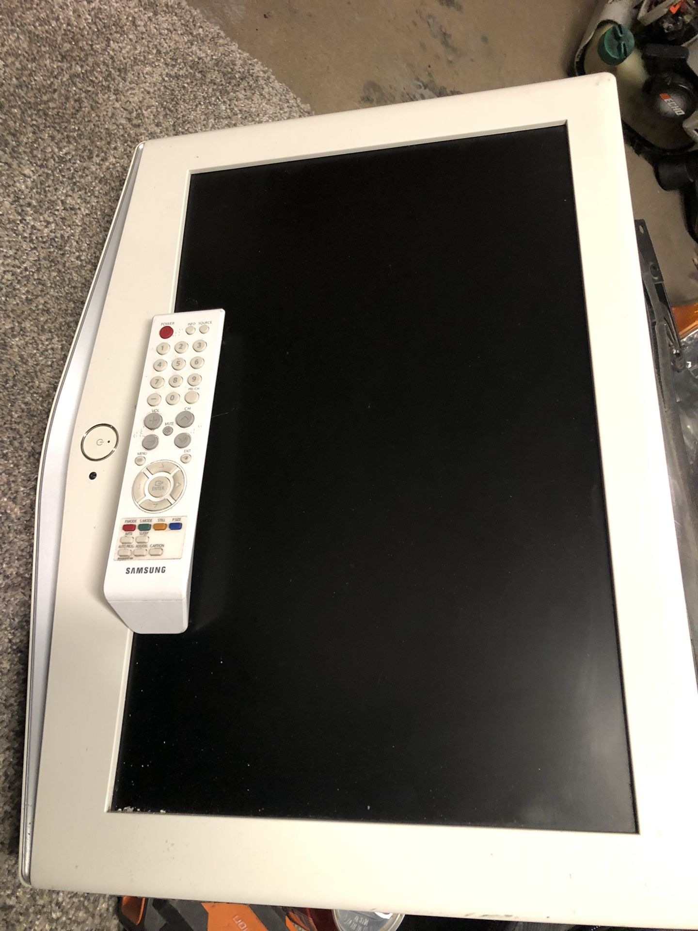 SAMSUNG TV/ MONITOR IN GREAT CONDITION
