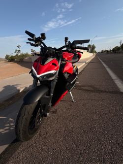 2022 Ducati streetfighter V2