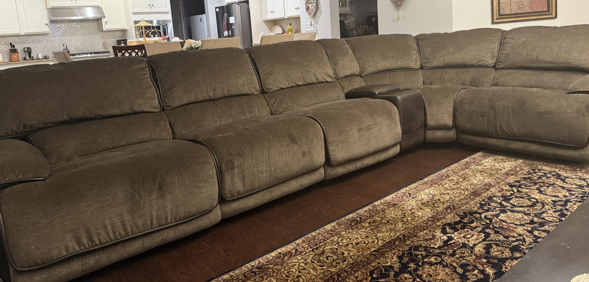 ✨ Large Sectional Recliner Sofa – Like New!