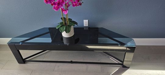 Large TV stand/can fit 100 inch tv