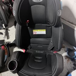 Graco Grows4Me 4-in-1 Car seats and Booster, Set of 2