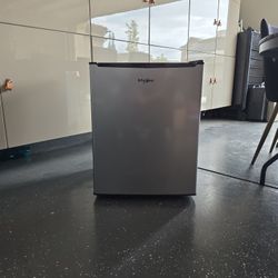 Whirlpool Mini Refrigerator 2.7 Cubic Feet