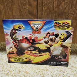 NEW! Monster Jam El Toro Loco Venom Velocity Scorpion Playset