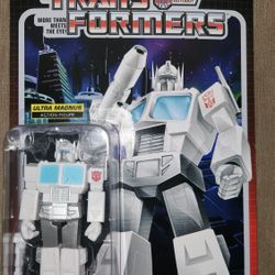 Super7 Reaction Transformers Ultra Magnus 