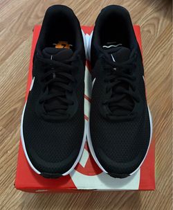 Nike Revolution 7