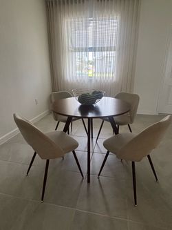 Dinning set for four